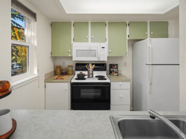 12645 NE 130th Wy #H-302 Kirkland, WA, listed by Realtor Sandy Walsh of Exact Home Team