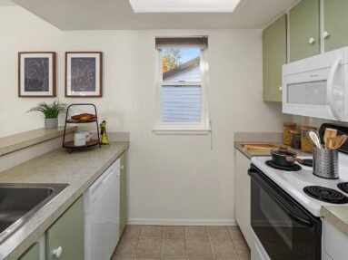 12645 NE 130th Wy #H-302 Kirkland, WA, listed by Realtor Sandy Walsh of Exact Home Team