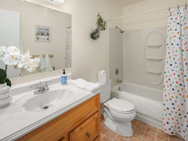 12645 NE 130th Wy #H-302 Kirkland, WA, listed by Realtor Sandy Walsh of Exact Home Team